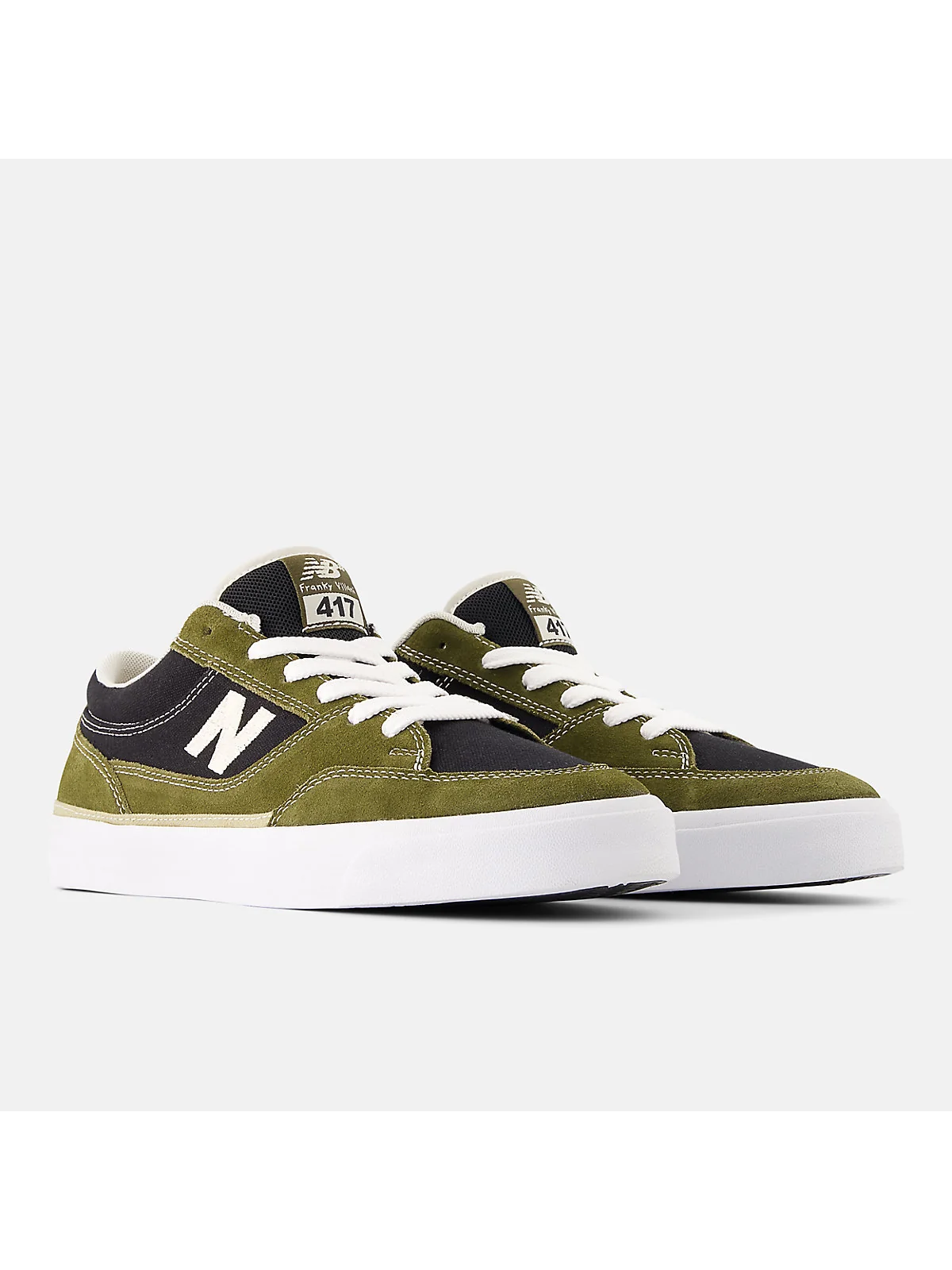 Бело-серые кеды New Balance 417 Low, трёхчетвертной вид с серыми деталями.