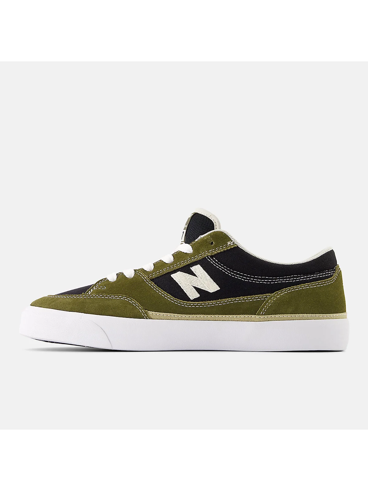 Вид сверху бело-серых кедов New Balance 417 Low с деталями конструкции.