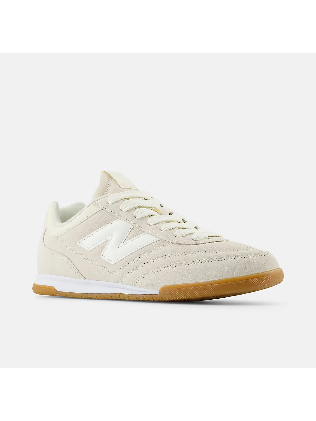 Серые кроссовки New Balance RC42, вид сбоку в паре