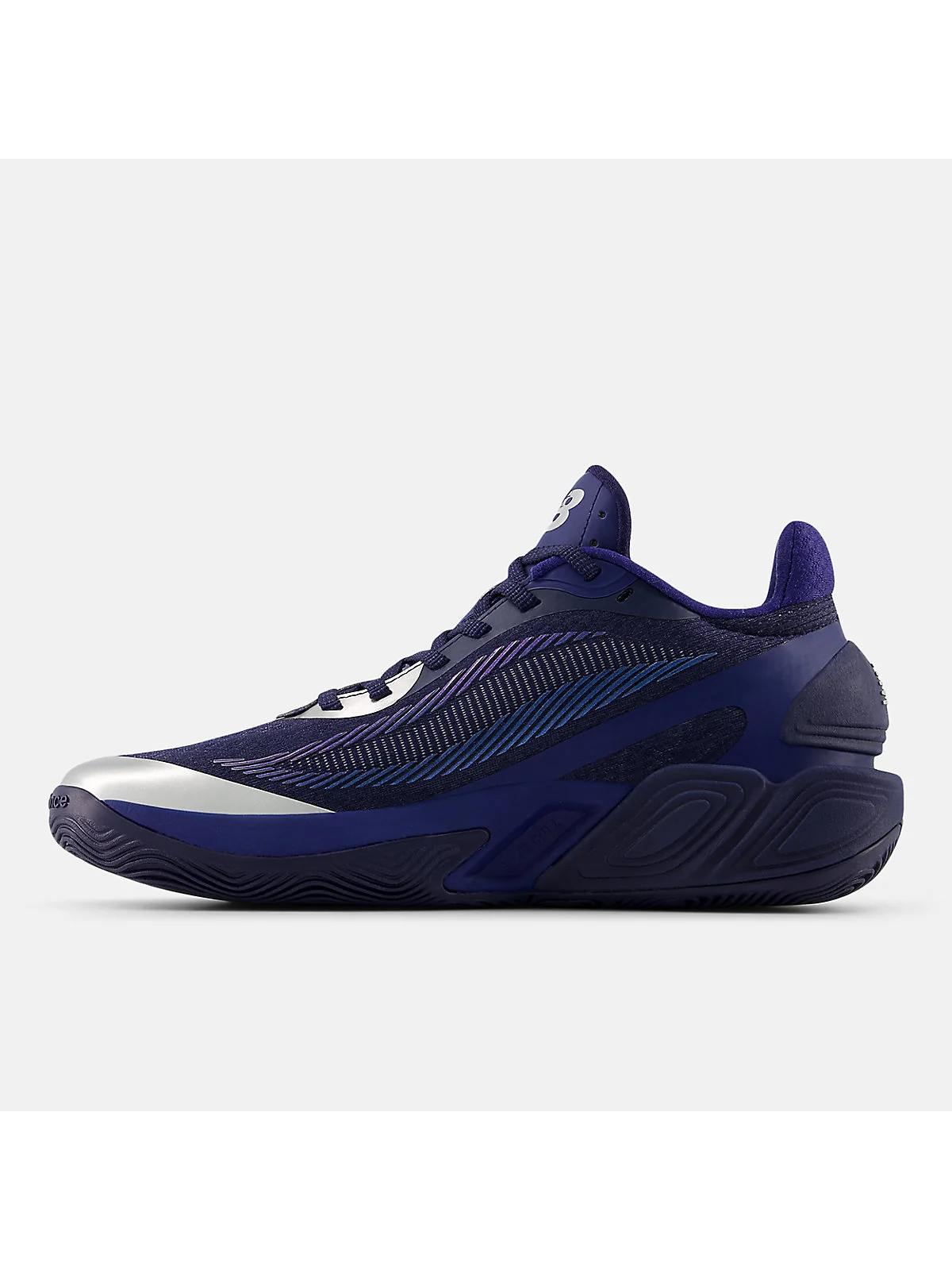 Серые кроссовки New Balance Two WXY V5, вид спереди с прямого ракурса.