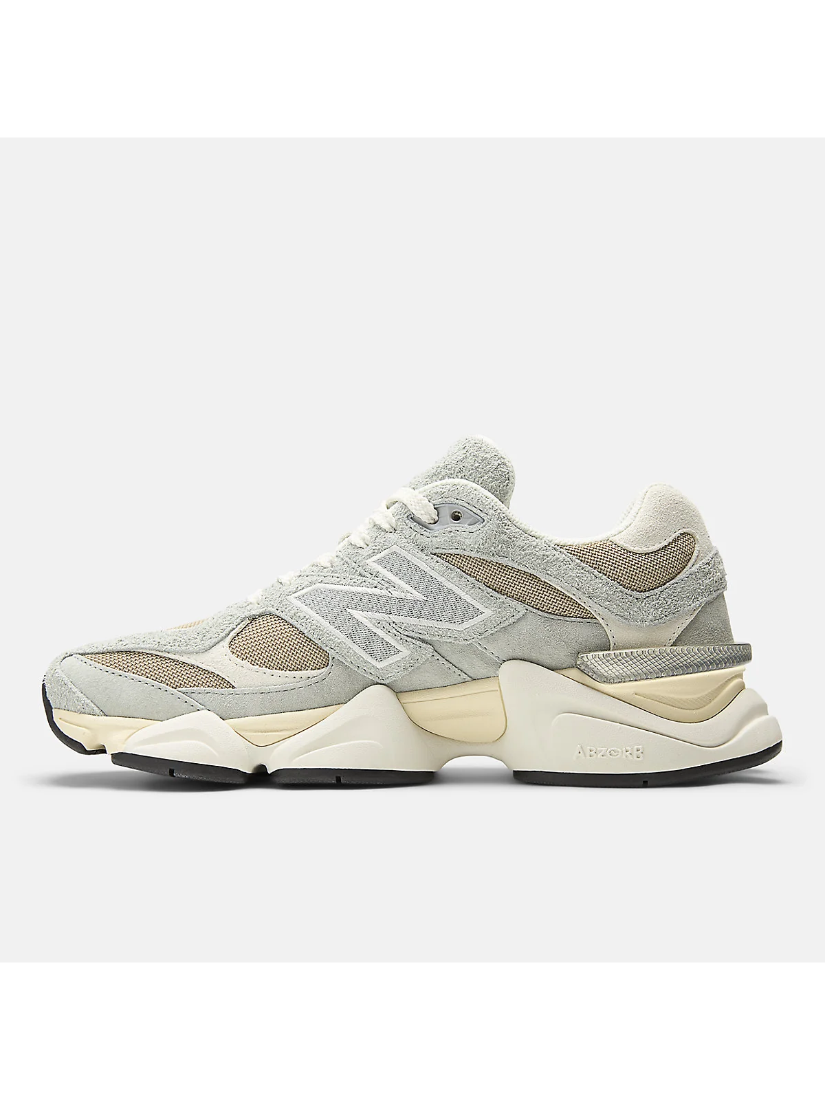 Серые кроссовки New Balance 9060, вид сбоку, видна высота подошвы.