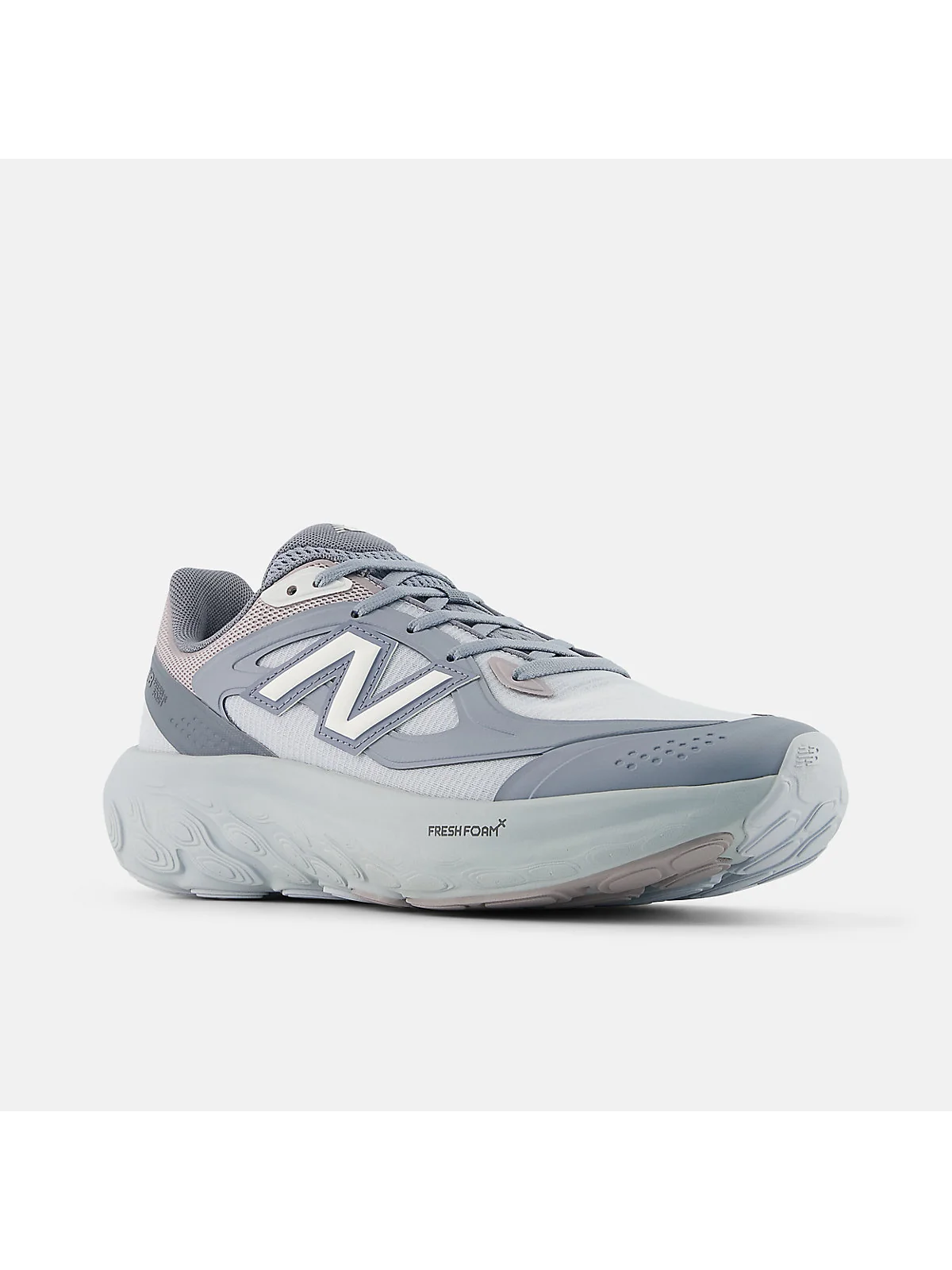 Кроссовки New Balance Fresh Foam Trainer, трёхчетвертной ракурс с подошвой