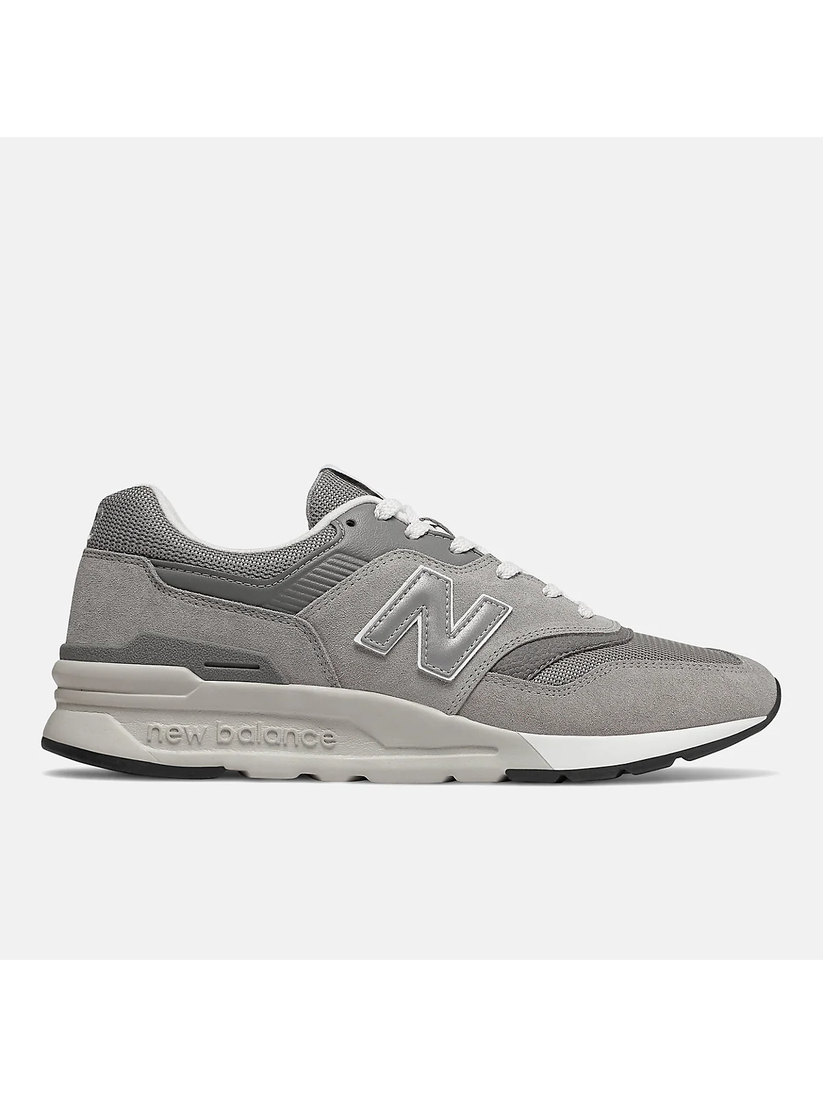 Светло-серые кожаные кроссовки New Balance 997H с белой подошвой, вид сбоку.