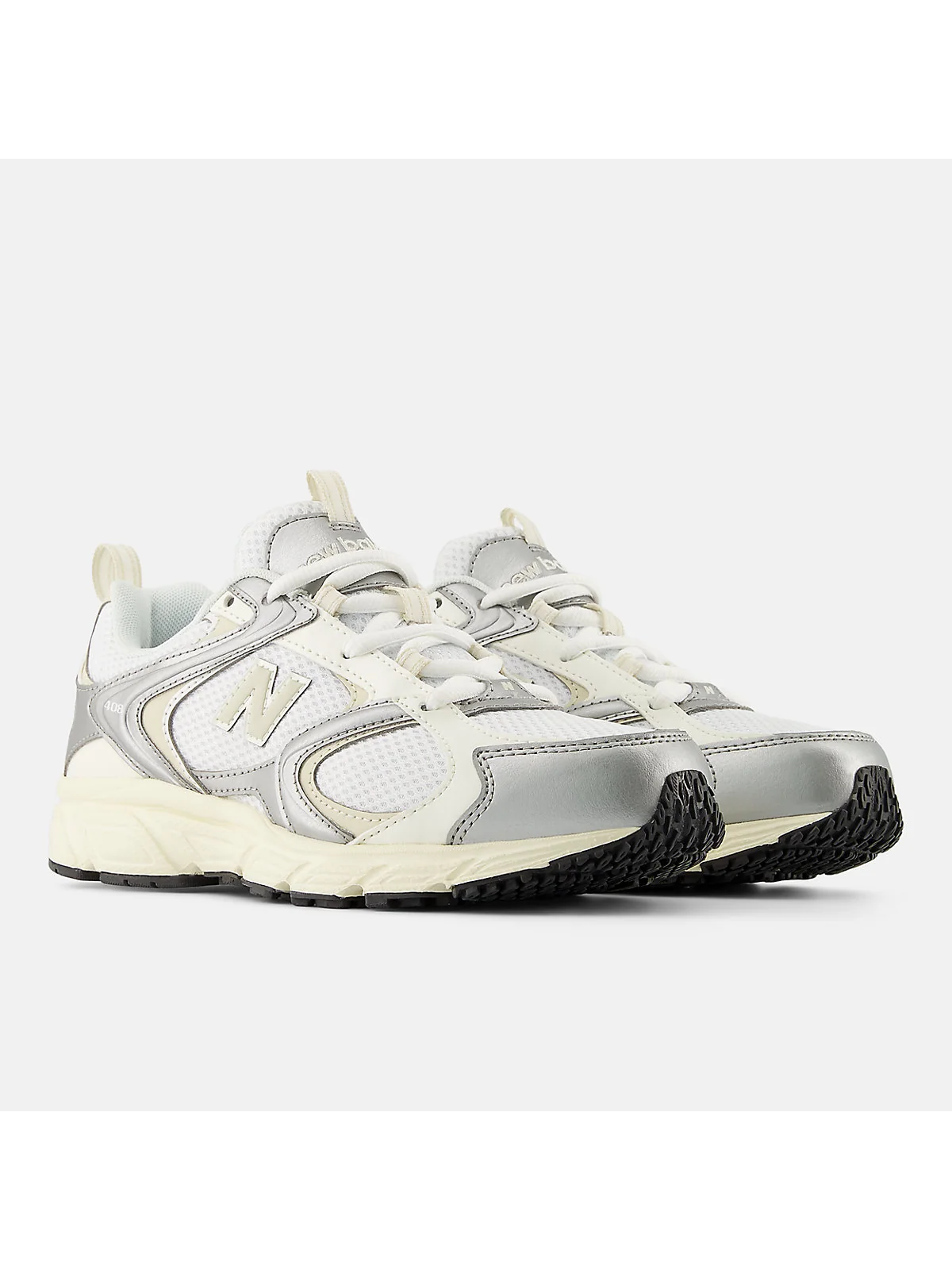 Серые кроссовки New Balance 408 с чёрными деталями, разносторонний вид.