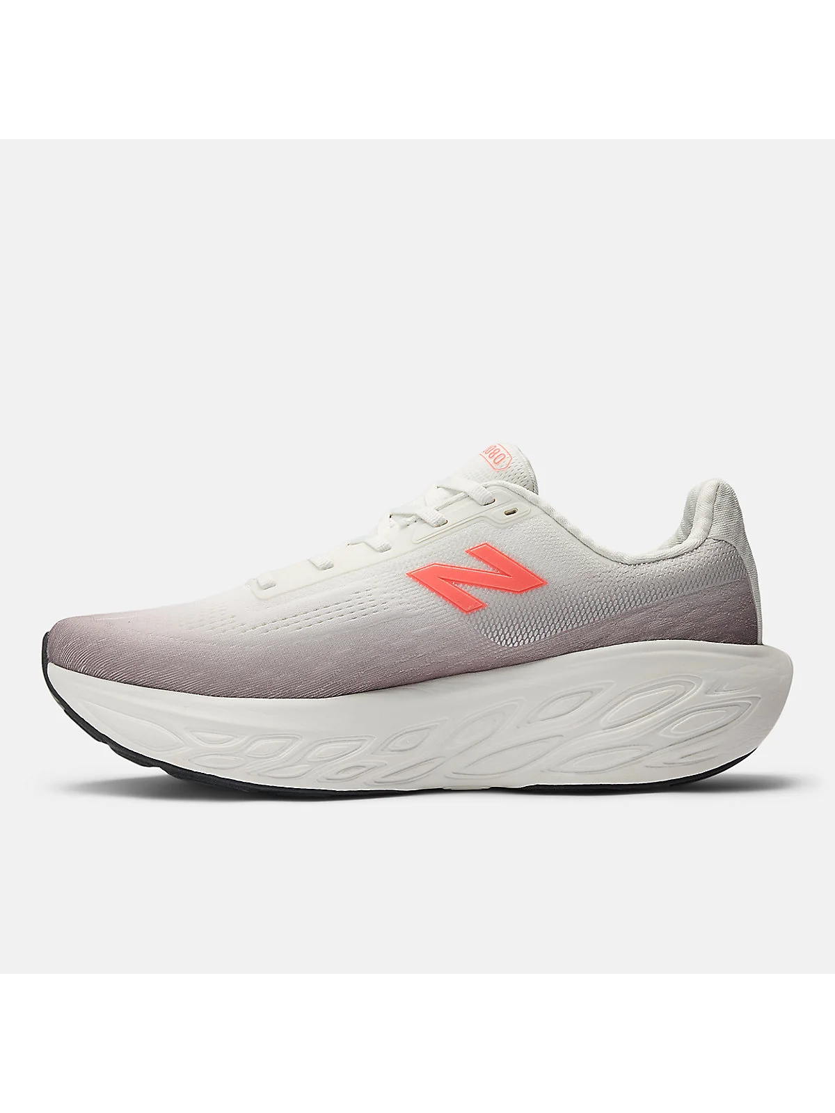 Подошва кроссовок New Balance Fresh Foam X 1080v14 с чёрной окантовкой, вид снизу.