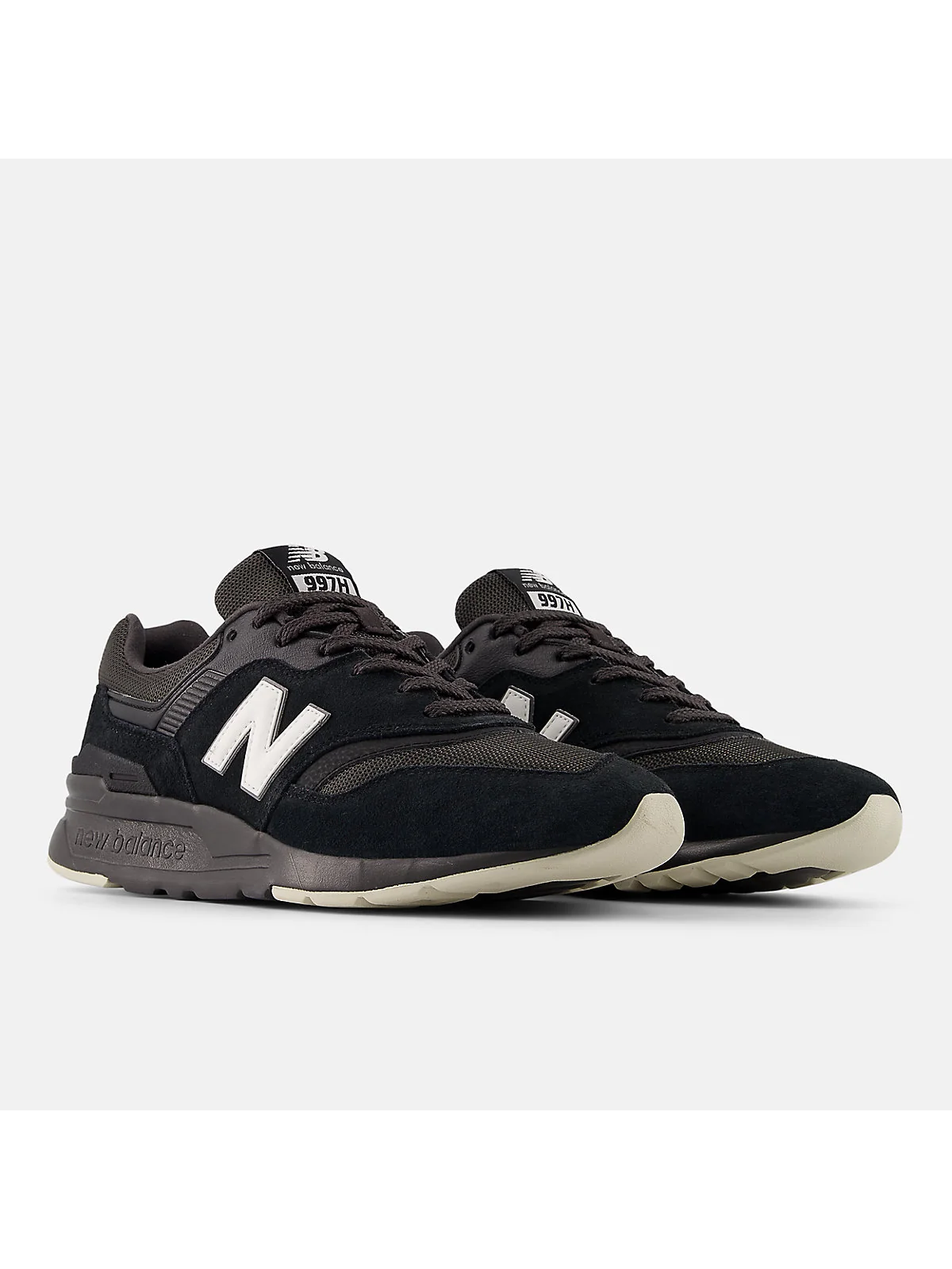 Чёрно-белые кроссовки New Balance 997H, вид спереди