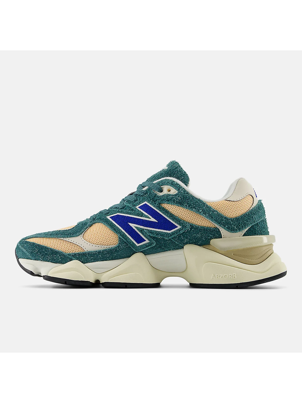 Деталь замши и красной полосы кроссовок New Balance 9060.