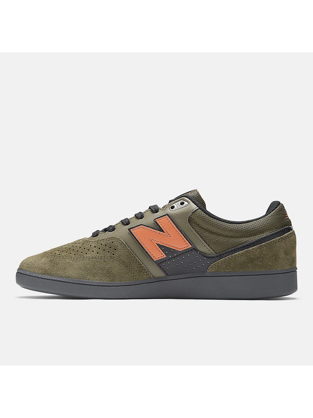 Подошва кроссовок New Balance Numeric 508 с коричневым резиновым профилем.