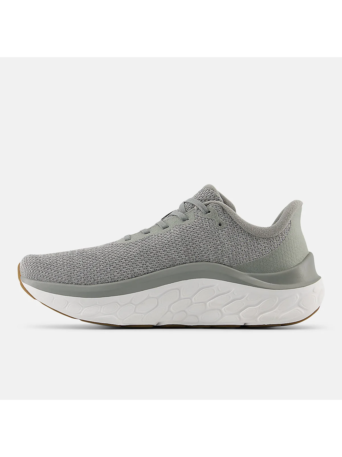 Белая пенистая подошва кроссовок New Balance Kaiha Road с текстурой.