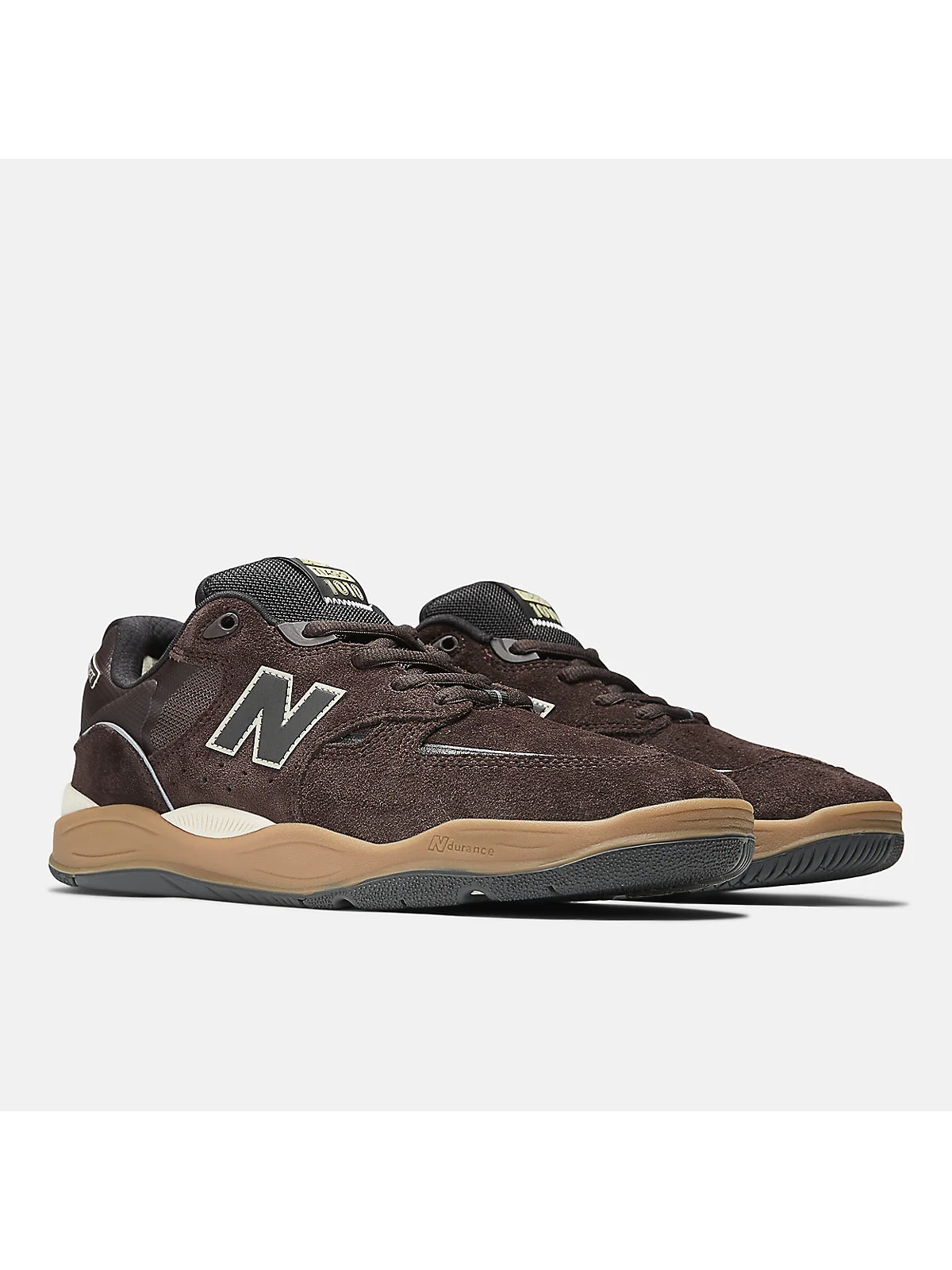 Кроссовки New Balance Tiago Lemos 1010 коричневые с чёрным, ракурс трёхчетвёрти.
