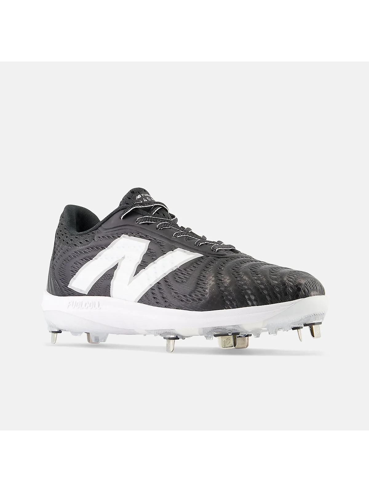 Красные бейсбольные кроссовки New Balance вид спереди с металлическими шипами