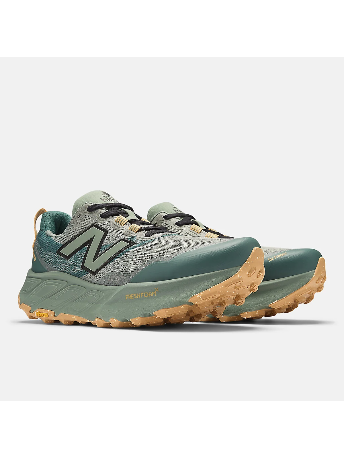 Подошва синих трейловых кроссовок New Balance Hierro v9 с глубоким протектором