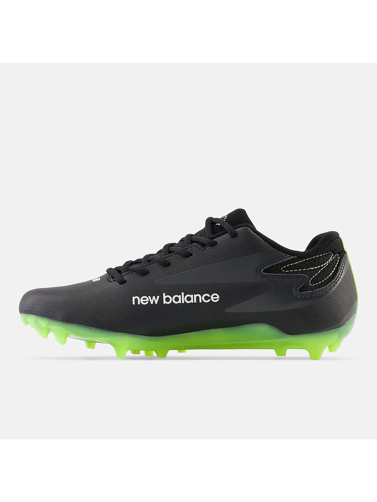 Подошва бутс New Balance Rush v4 Low с яркими шипами, вид снизу