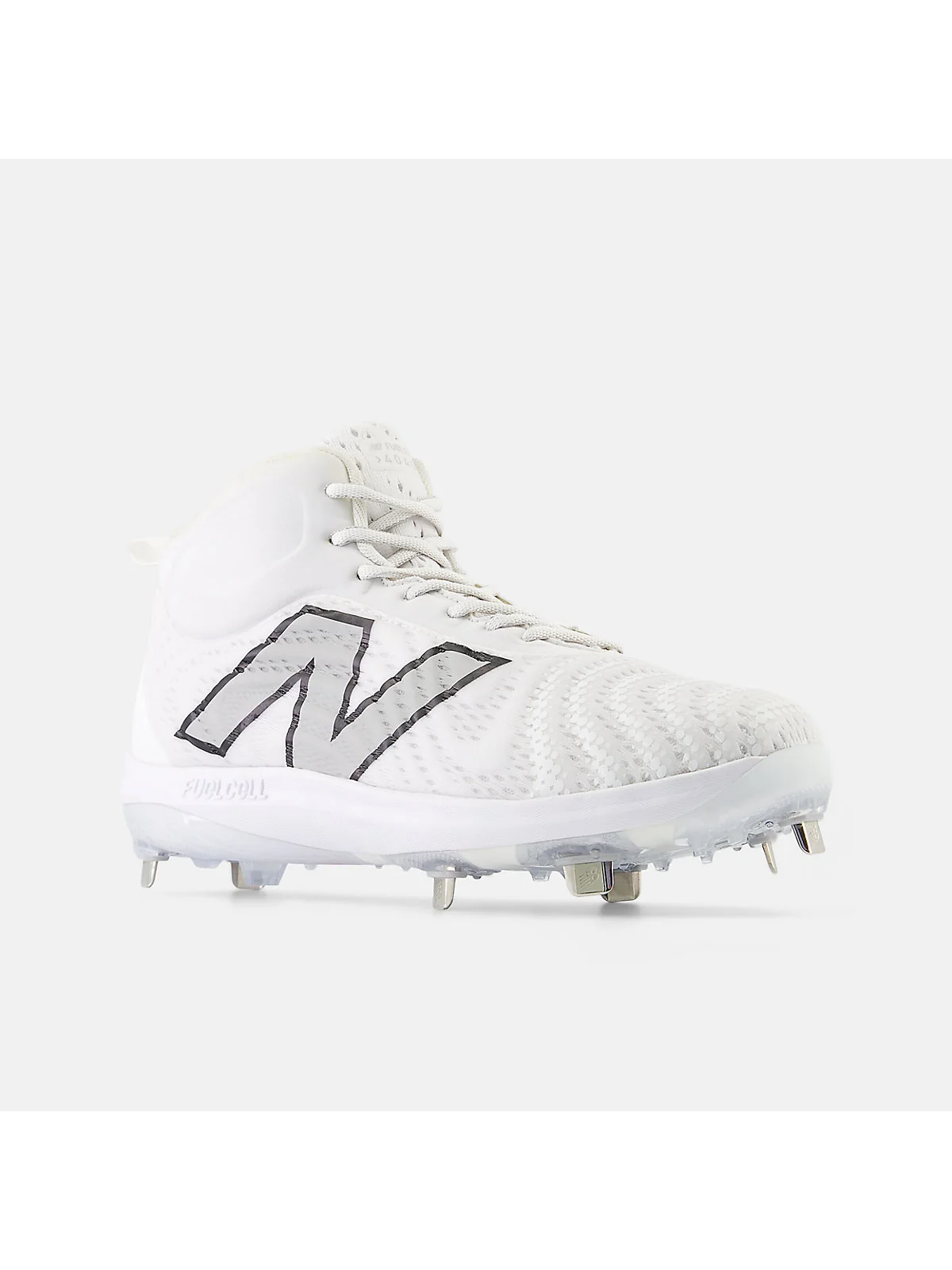 Задняя часть кроссовок New Balance FuelCell 4040 v7 чёрных, пятка и шипы.