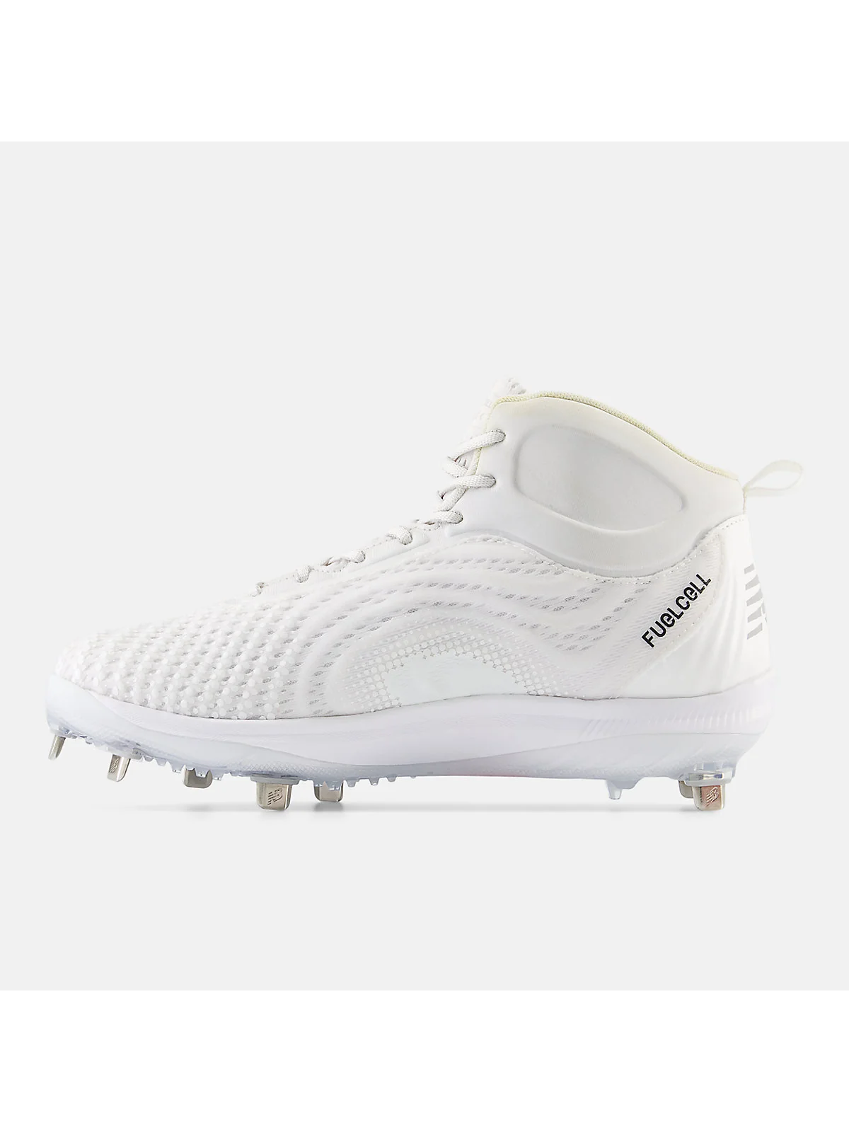 Нижняя часть подошвы New Balance FuelCell 4040 v7 чёрных с металлическими шипами.