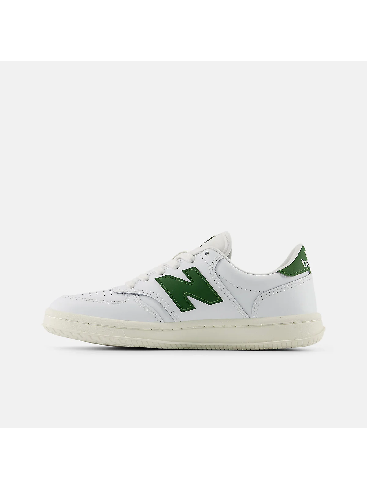 Нижняя часть белых кроссовок New Balance T500: светлая подошва