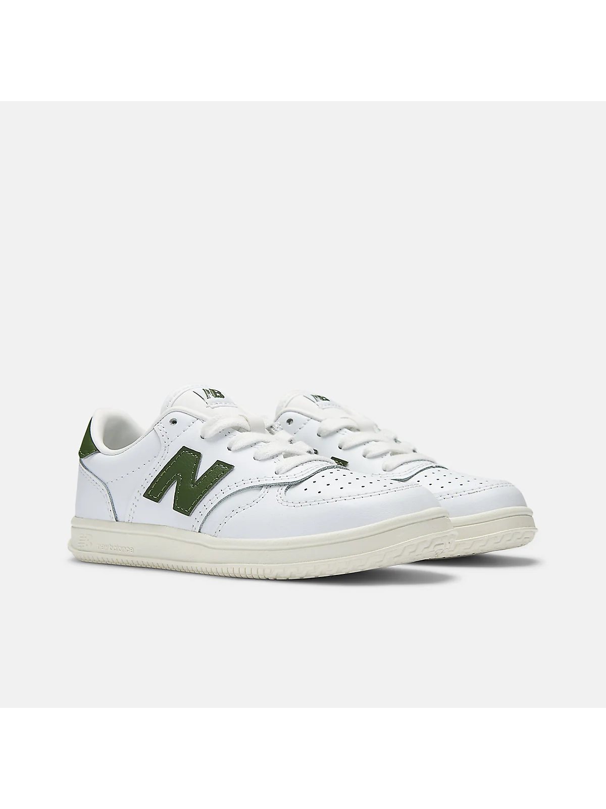 Кроссовки New Balance T500 белый верх с белыми шнурками, фронтальный вид