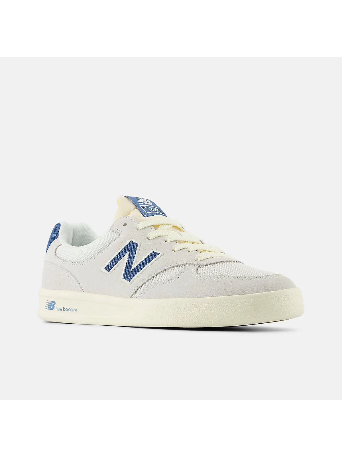 Кроссовки New Balance 300 Court, альтернативный боковой вид с логотипом N