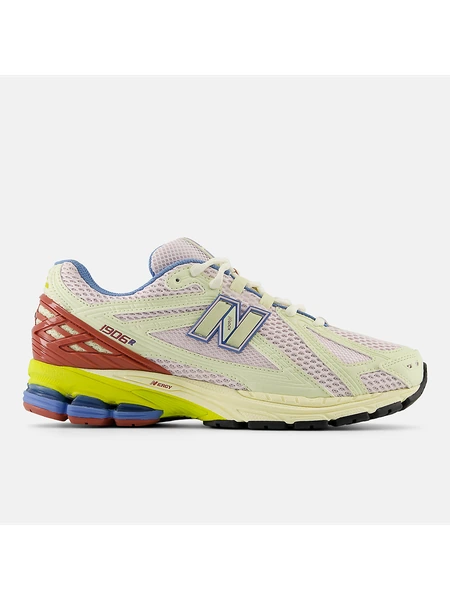 Кроссовки New Balance 1906R для активной жизни