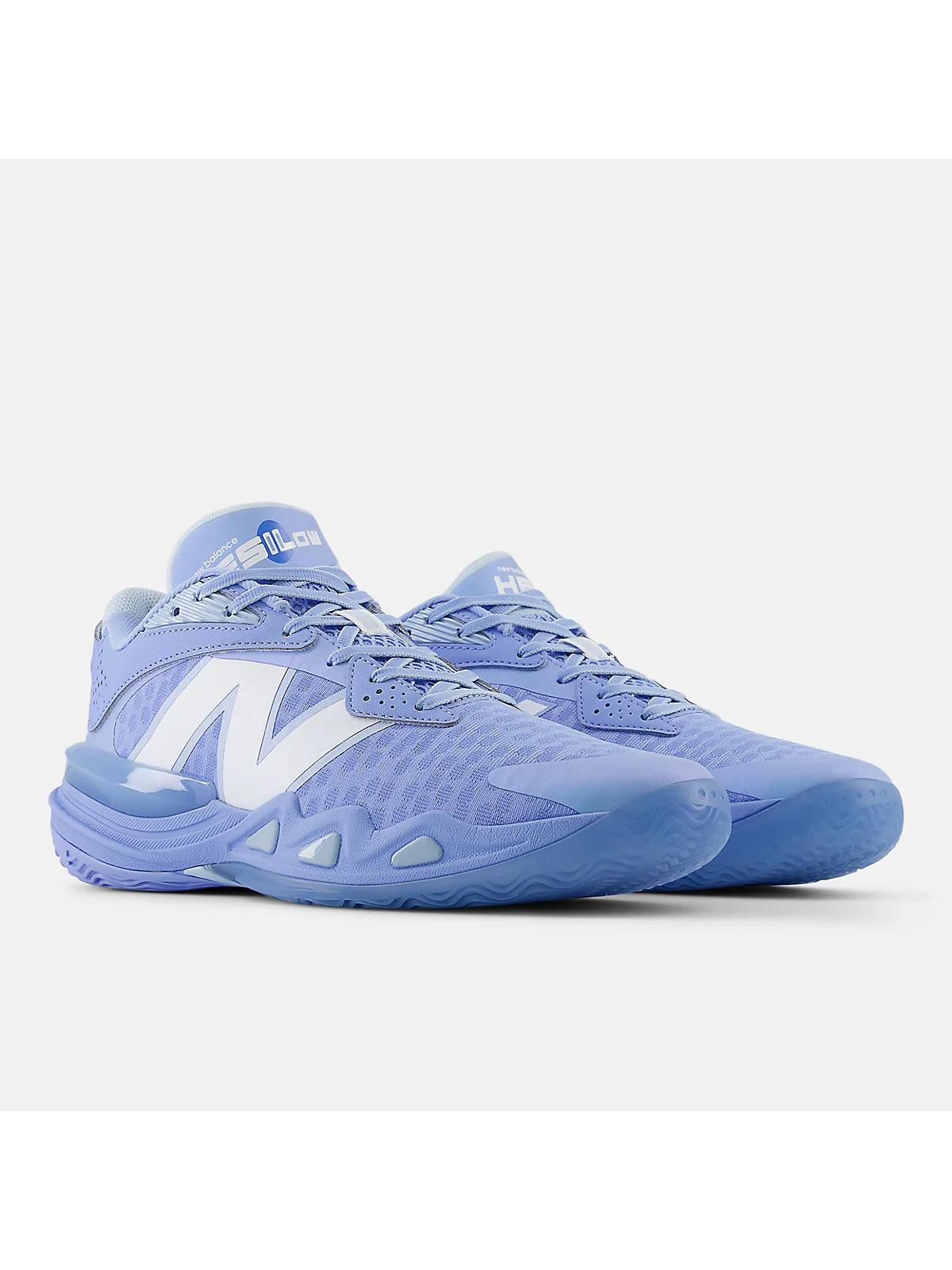 Верхняя часть кроссовок New Balance HESI LOW V2 с логотипом, вид с фронта.