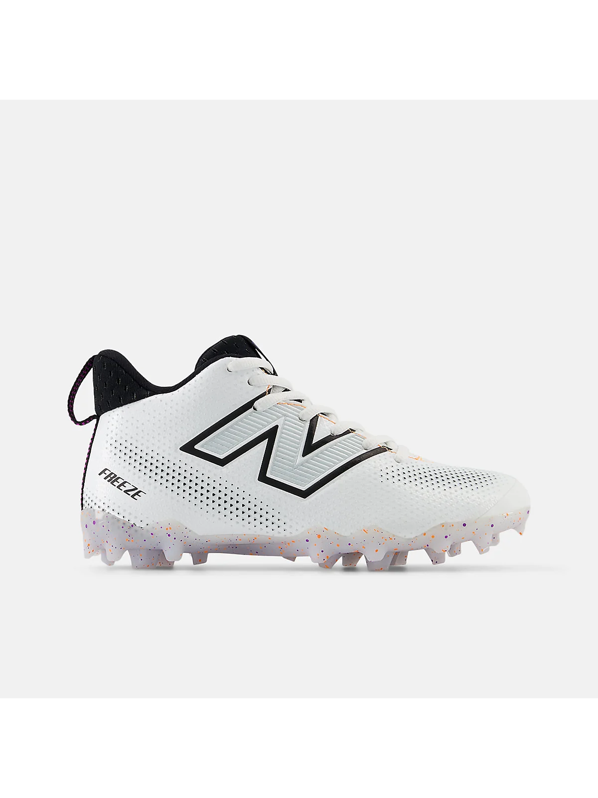 Бутсы New Balance FreezeLX v5 белые с цветными шипами, вид сбоку
