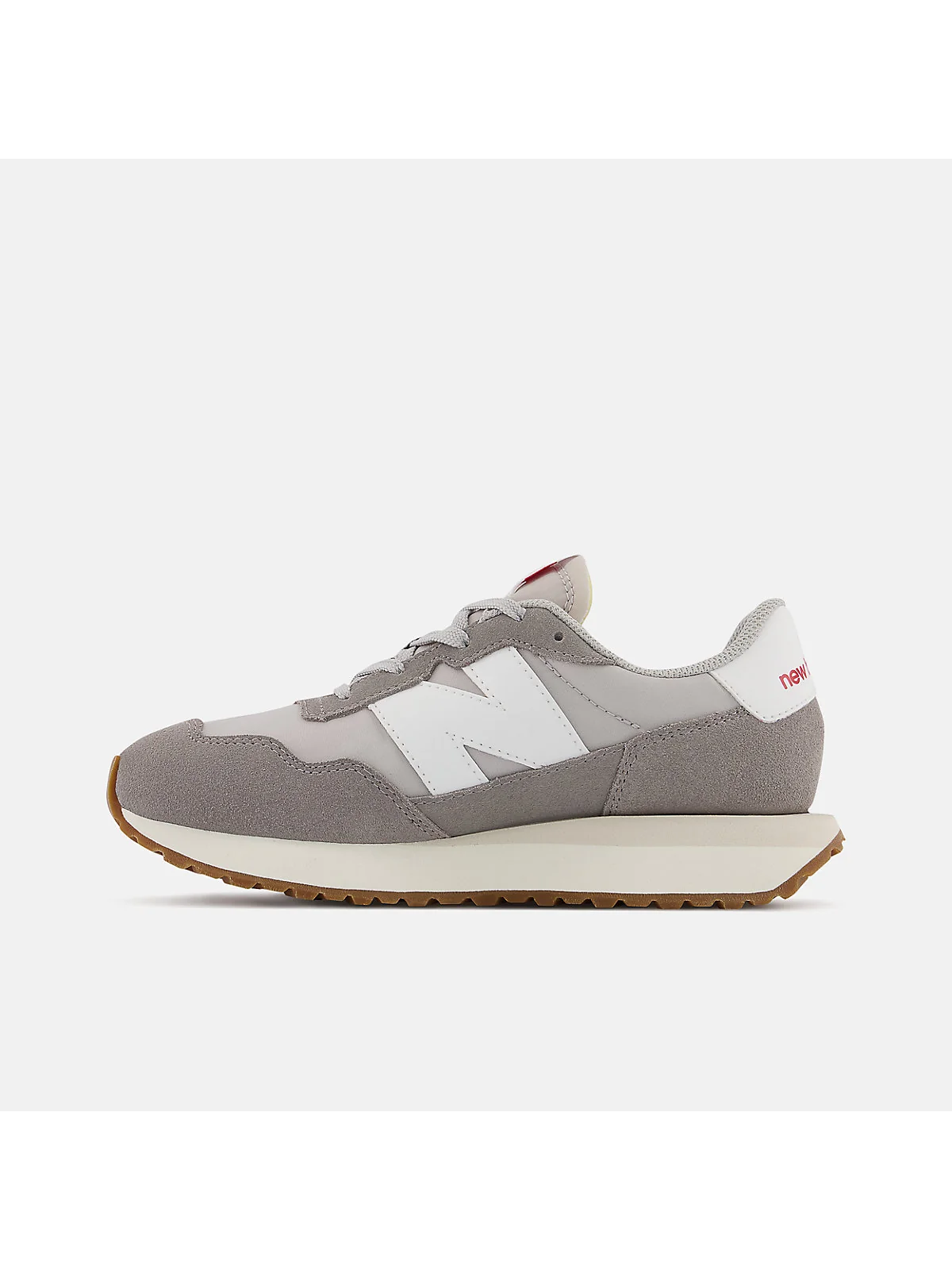 Подошва кроссовок New Balance 237 с коричневым протектором в ёлочку