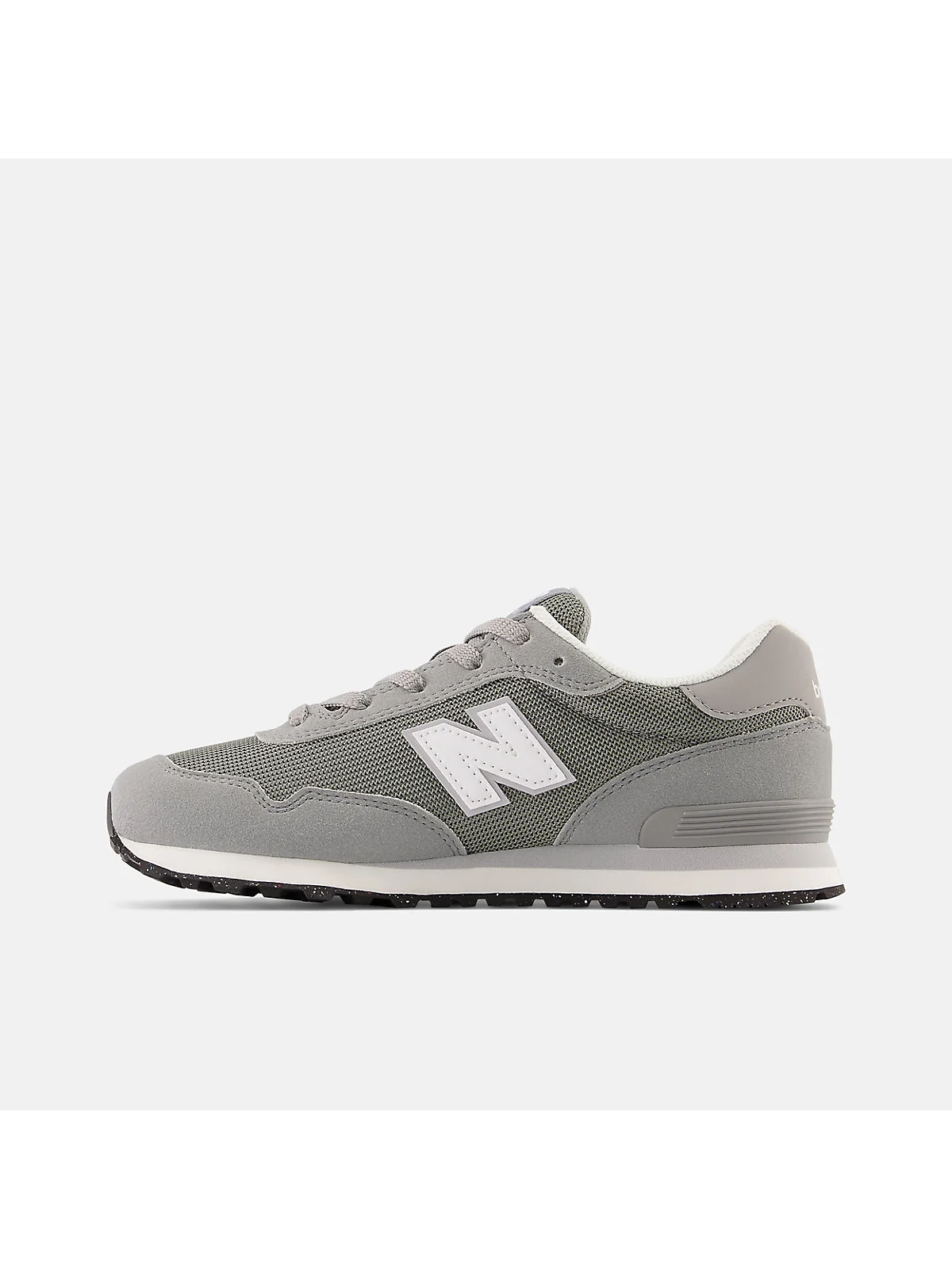 Задняя часть чёрных детских кроссовок New Balance 515 с белой подошвой