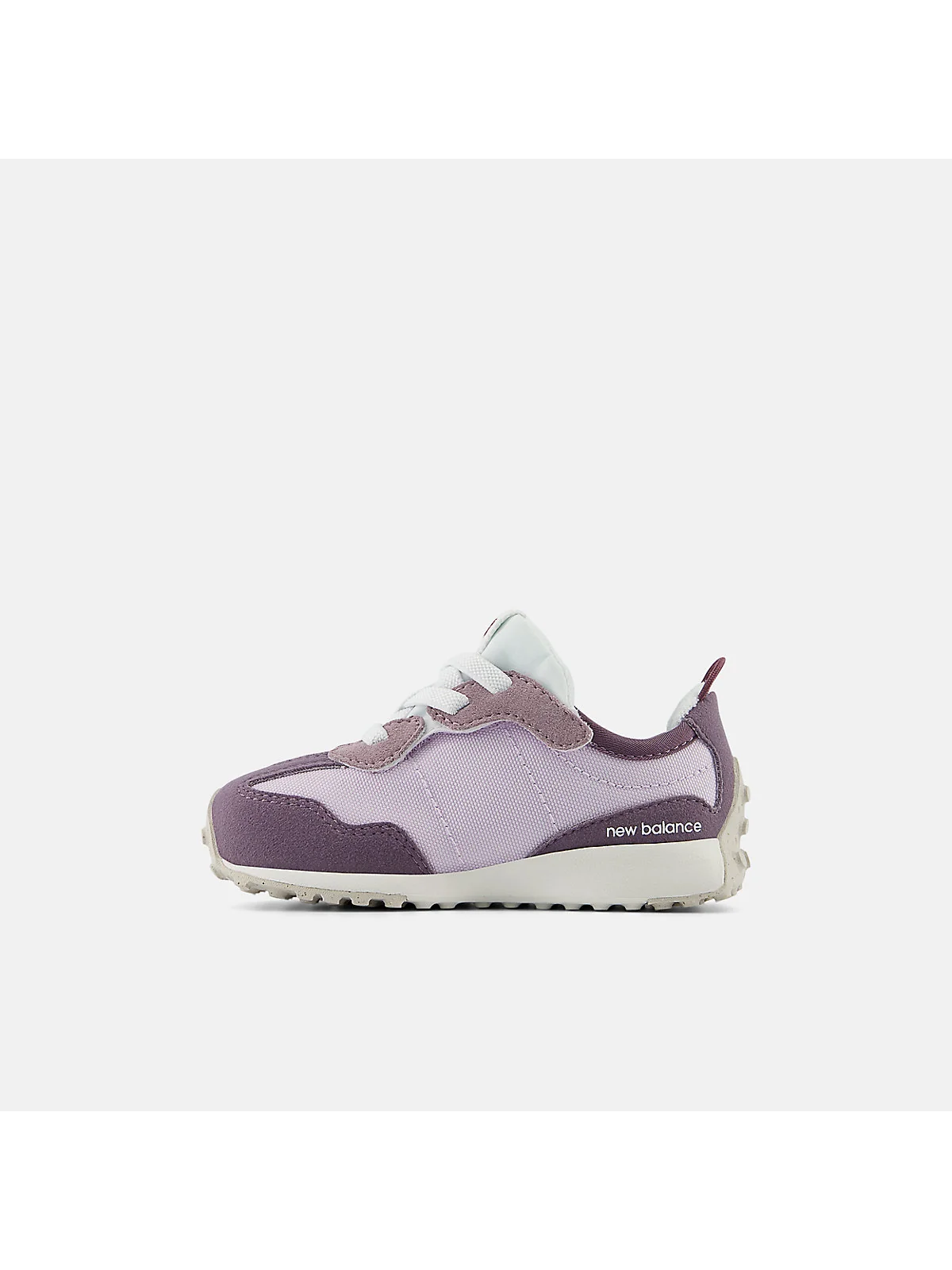 Подошва фиолетово-белых детских кроссовок New Balance 327, вид сзади.
