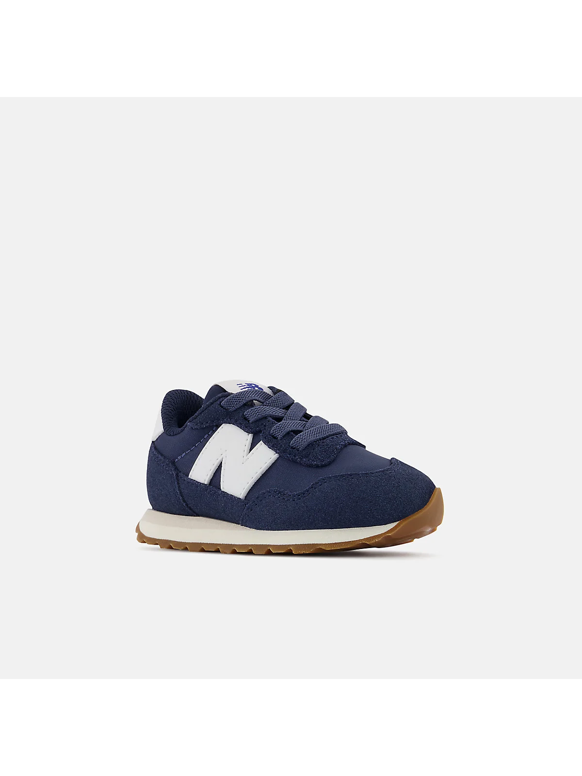 Детские кроссовки New Balance 237 серо-фиолетовые на резинке, угловой вид.