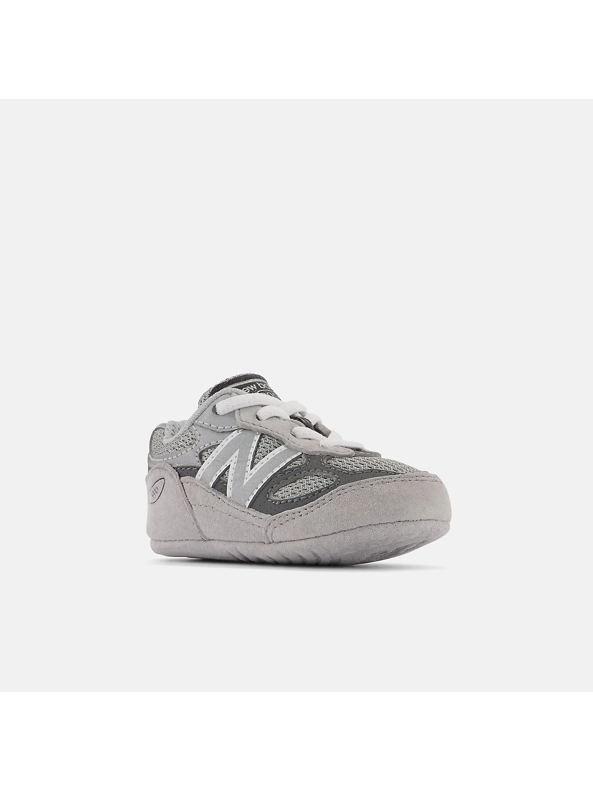 Серые кроссовки для малыша New Balance FuelCell, вид спереди-сбоку