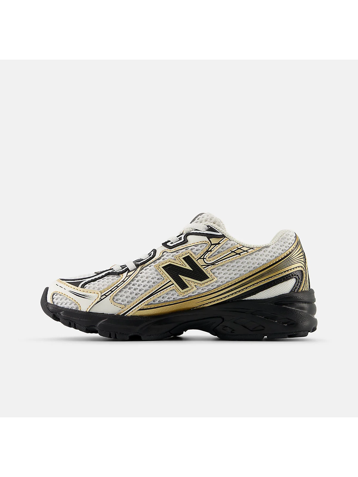 Бежевые детские кроссовки New Balance 740, перспективный ракурс.