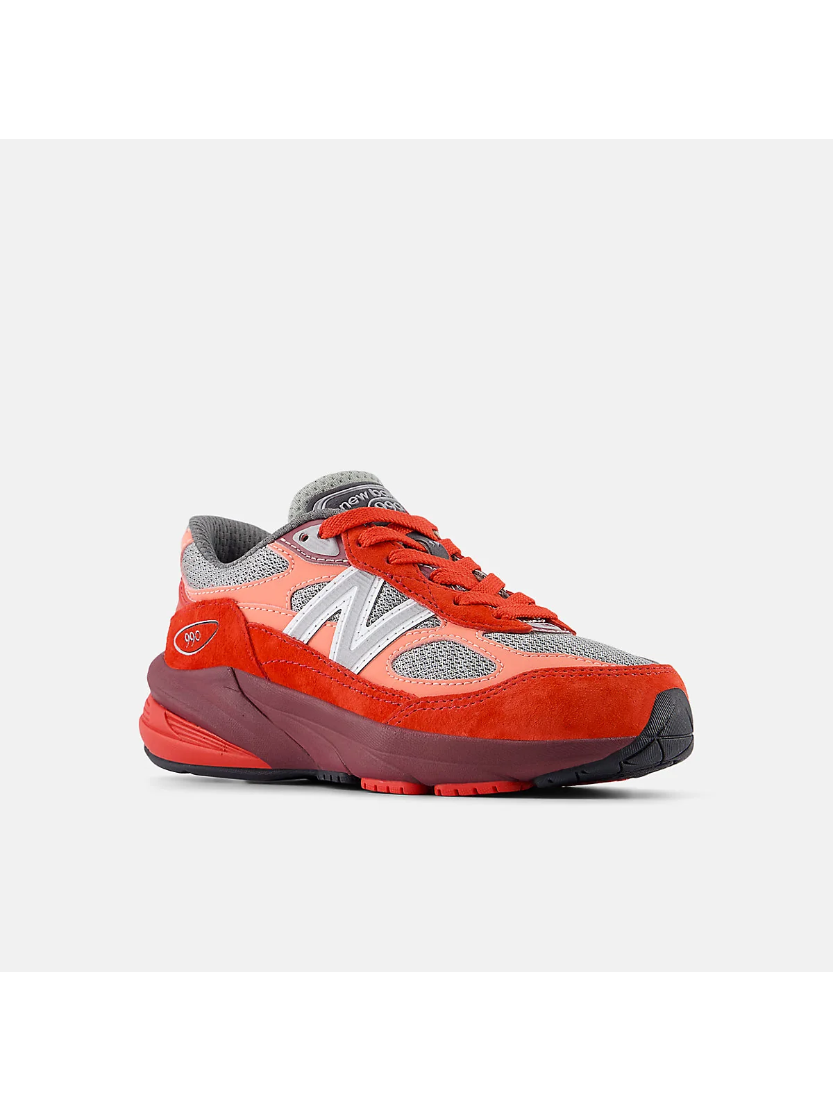 Красные детские кроссовки New Balance 990v6, другой ракурс.