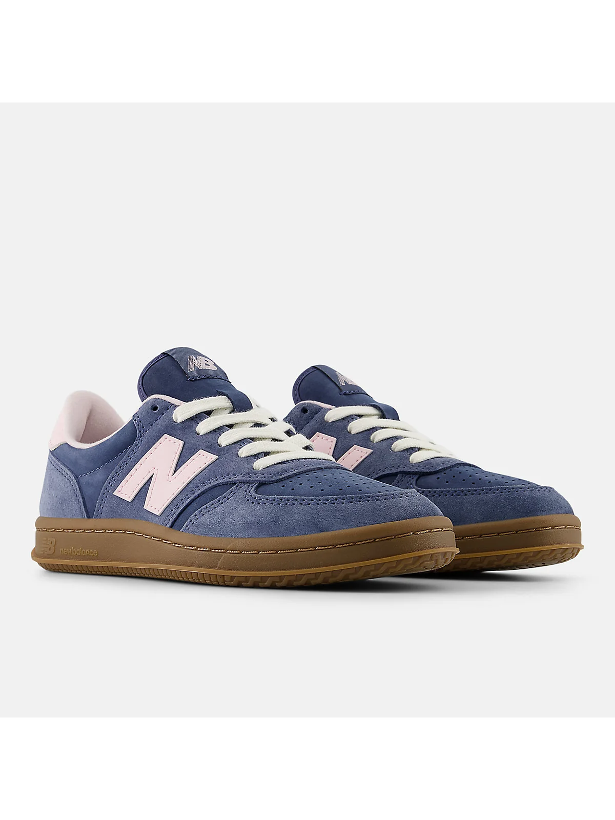 Кроссовки New Balance T500 в паре, фронтальный вид с внутренней стороны.