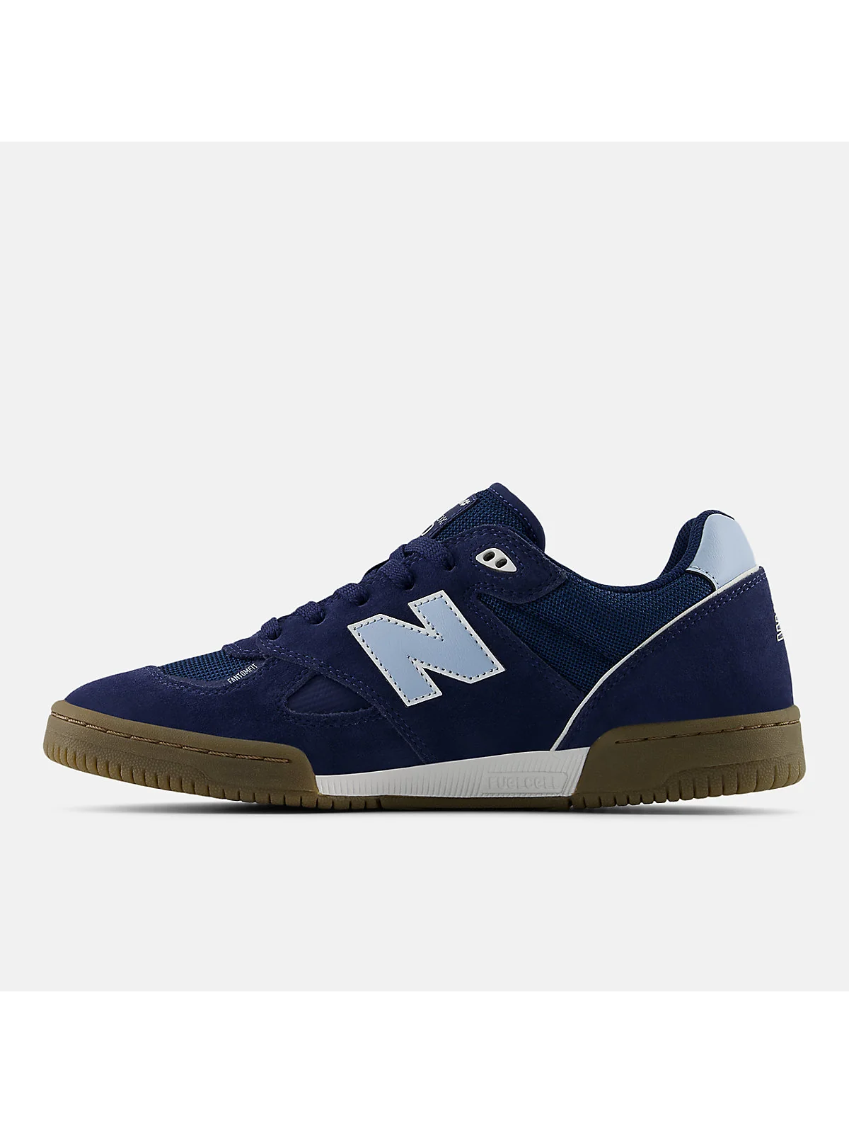 Подошва кроссовок New Balance Tom Knox 600 с бежевым цветом, вид снизу.
