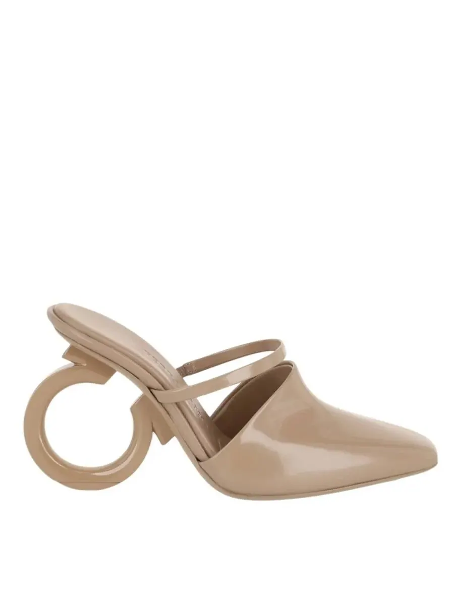 Туфли-слиперы на каблуке Ferragamo Adara Gancini — бежевый