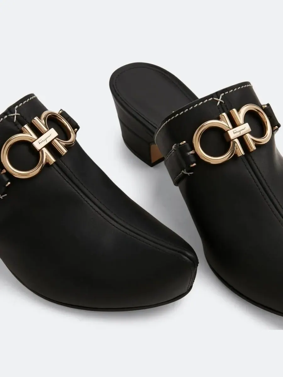 Мюли Ferragamo Phobos из кожи с элементами Gancini — изображение 2 из 3, черный