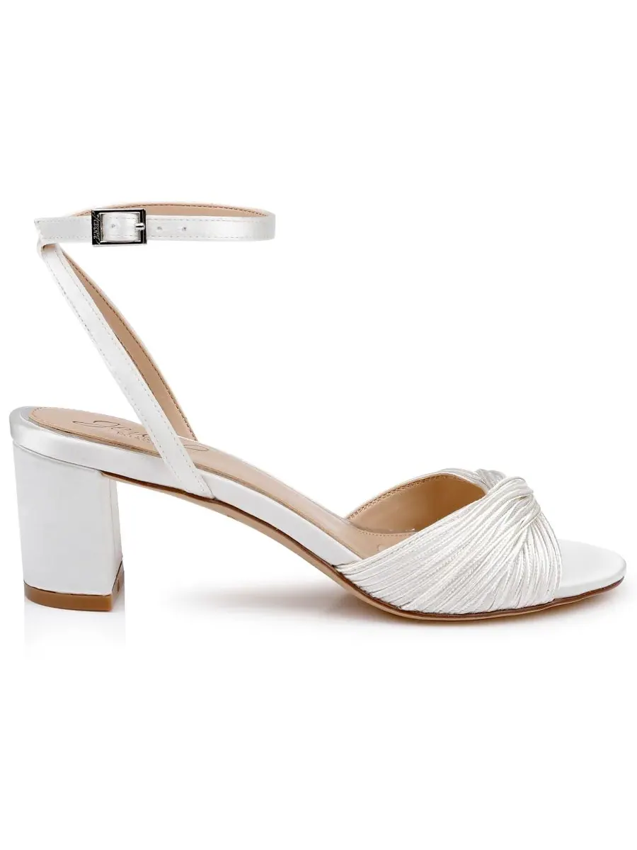 Женские красивые сандалии с круглым носком Jewel Badgley Mischka, айвори satin — изображение 2 из 5, слоновая кость