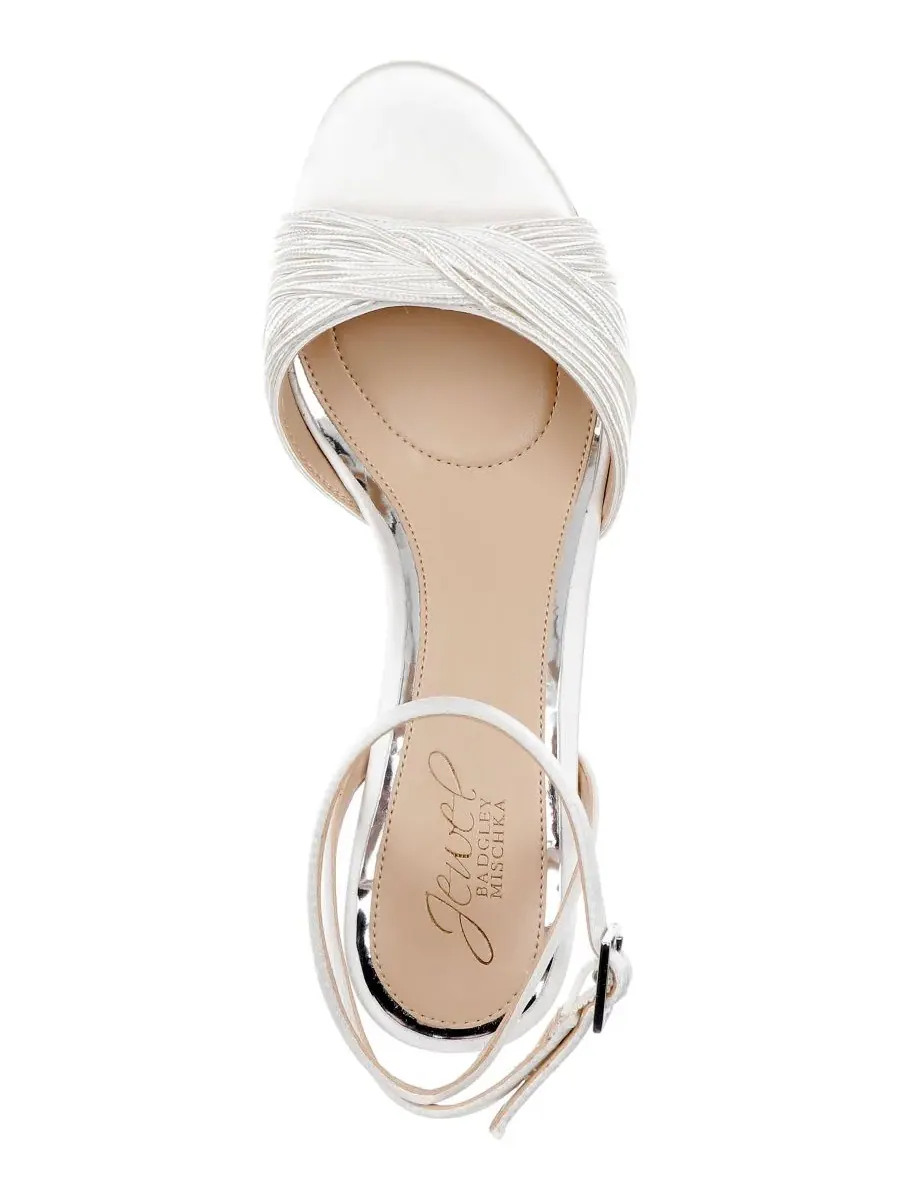 Женские красивые сандалии с круглым носком Jewel Badgley Mischka, айвори satin — изображение 4 из 5, слоновая кость