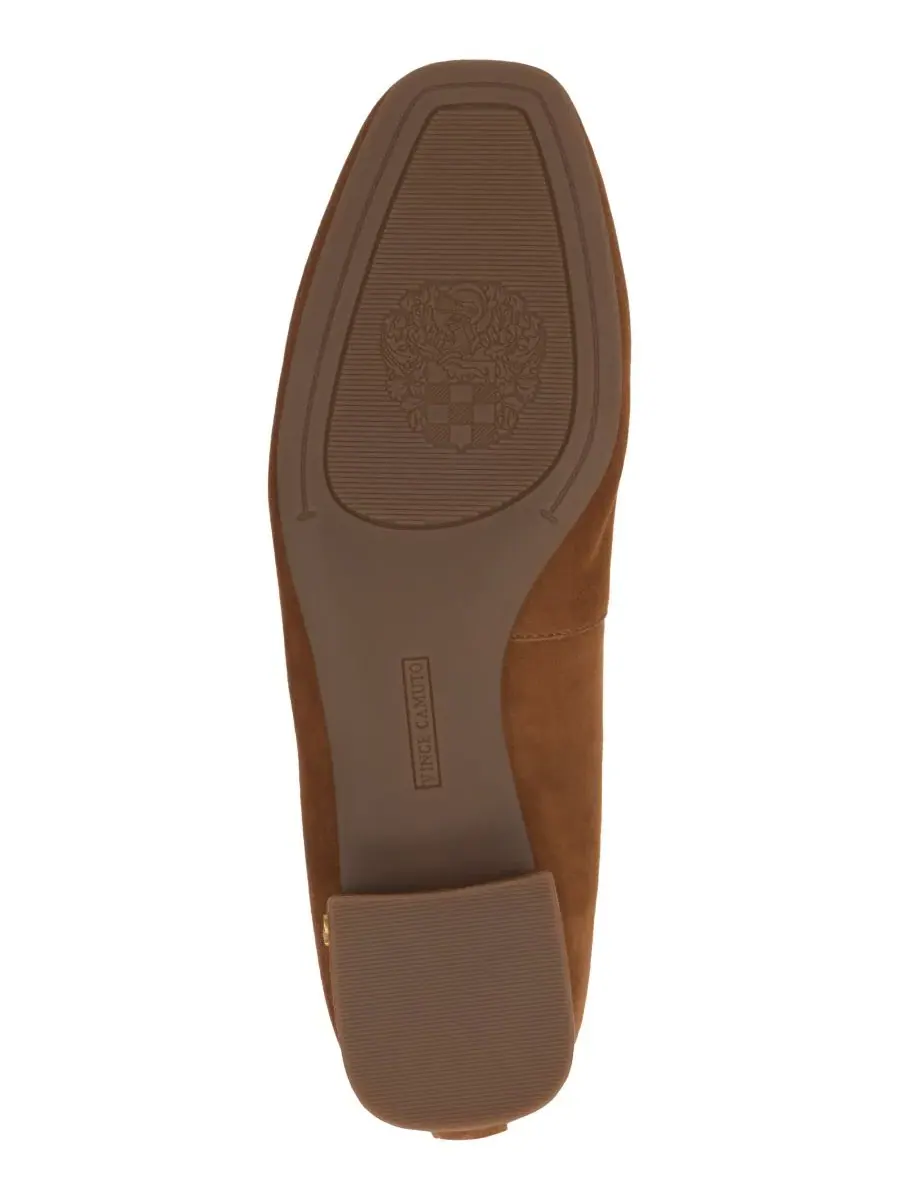 Балетки на каблуке с бантом Jenlea Burnt Sugar Suede Vince Camuto — изображение 5 из 5