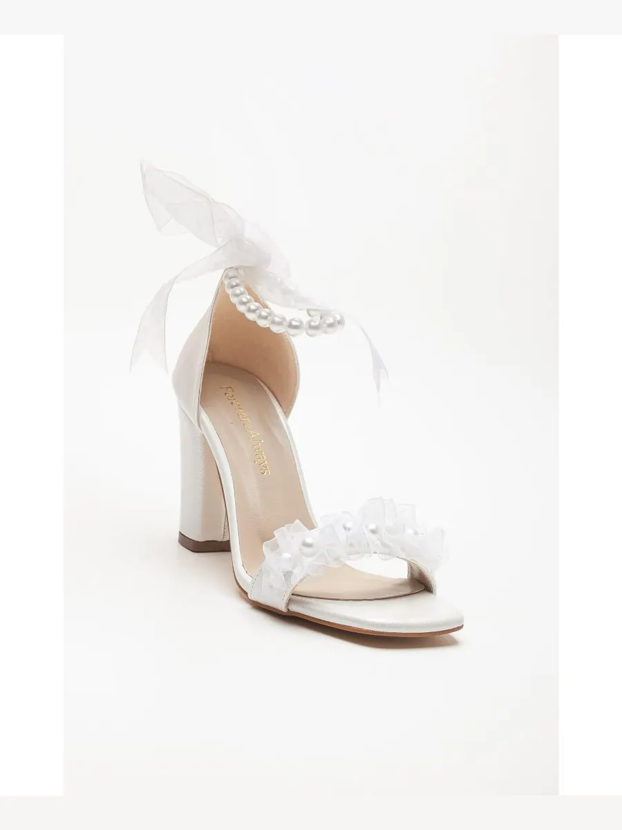 Свадебные сандалии Krystal Lace с жемчугом (женские) Forever & Always Shoes — белый