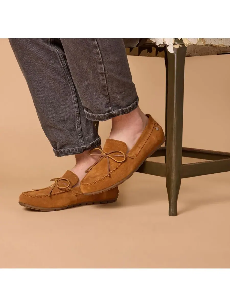 Minnetonka Мужские замшевые лоферы-мокасины — изображение 2 из 6, коричневый