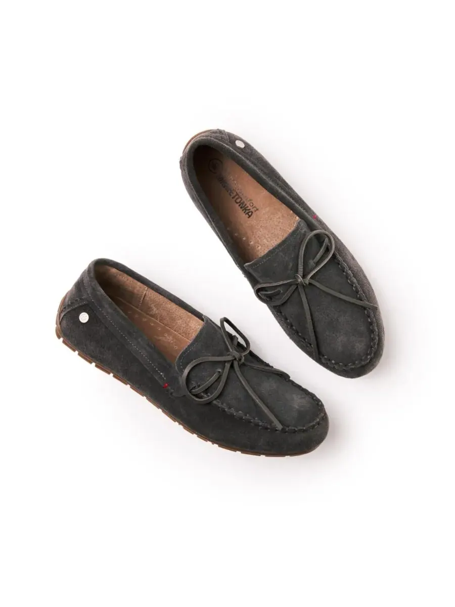 Minnetonka Мужские замшевые лоферы-мокасины — изображение 2 из 5, темно-серый