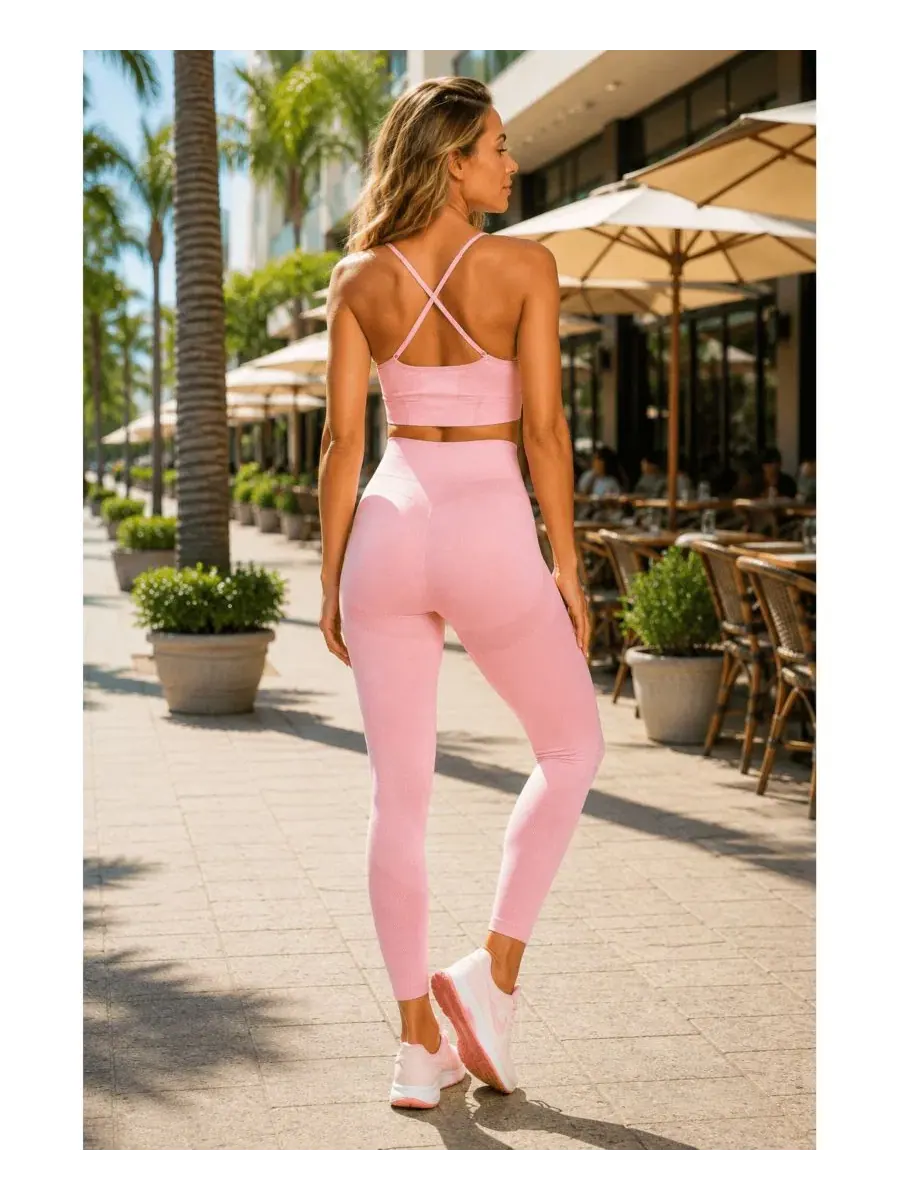 Комплект женской спортивной одежды с кросс-бра и леггинсами, модель Seamless Activewear Set La Moda — изображение 3 из 5