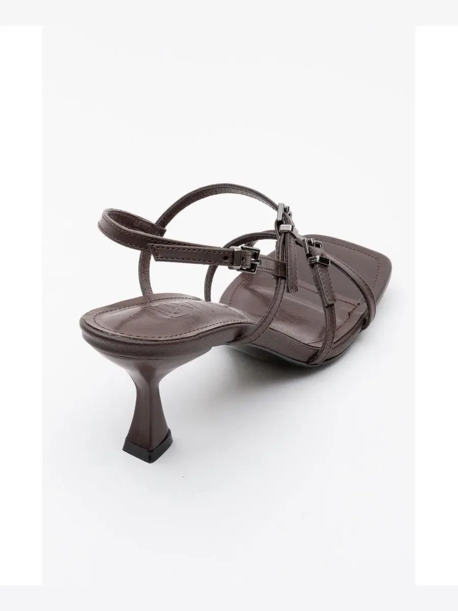 Босоножки на каблуке с открытым носком Nebel Prologue Shoes — изображение 7 из 7, коричневый