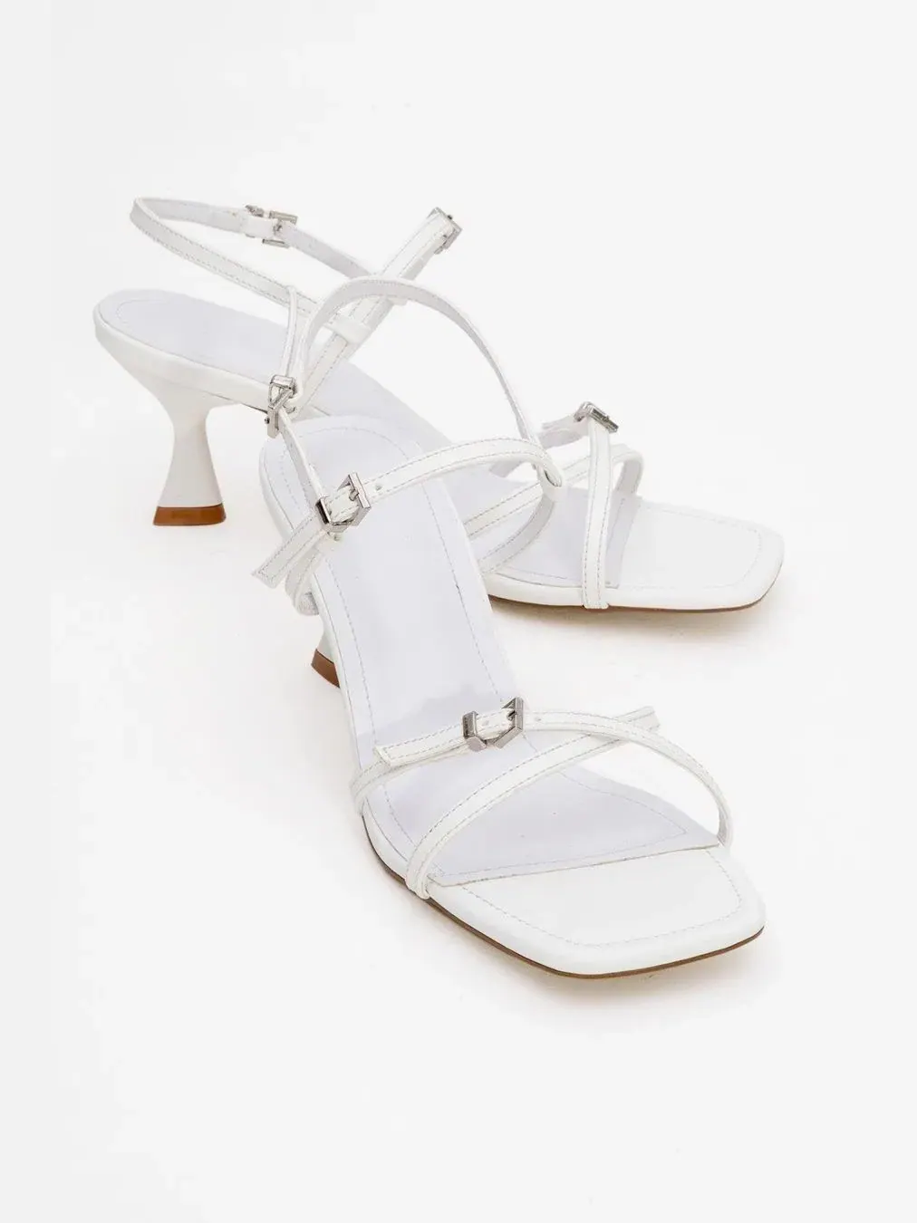 Босоножки на каблуке с ремешками Nebel Strappy Stiletto Prologue Shoes — изображение 4 из 9, белый