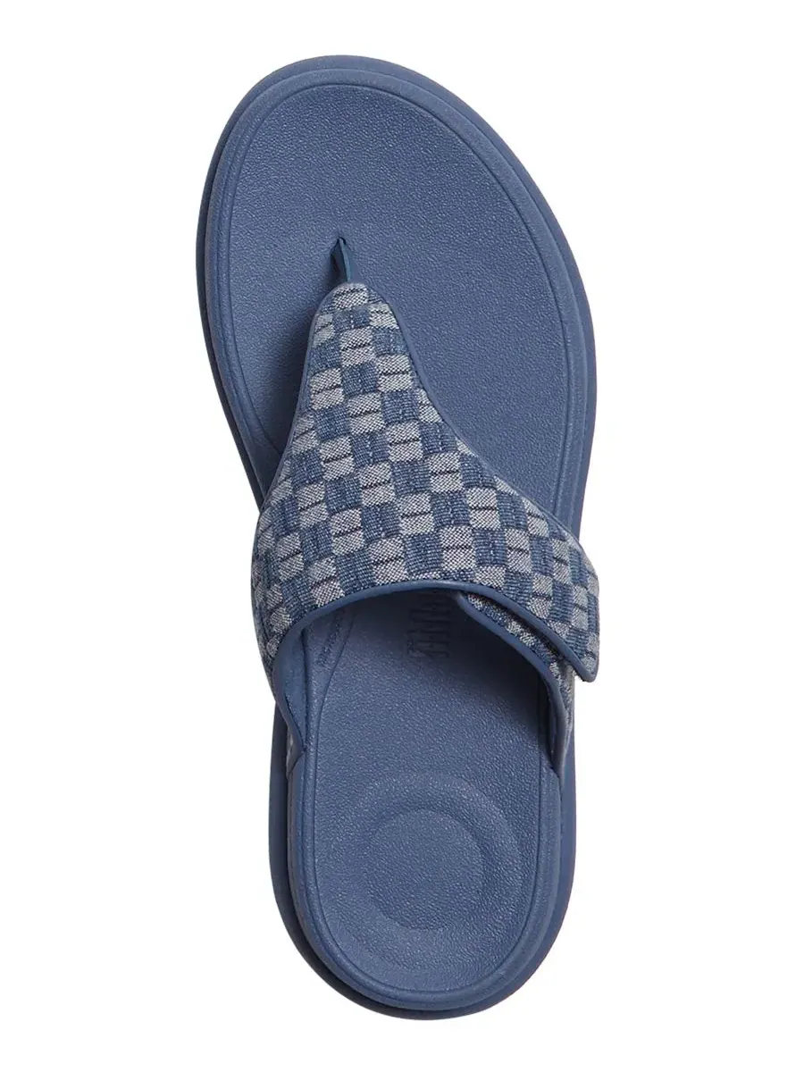 Сандалии-вьетнамки F-Mode Go Checkerboard-Denim FitFlop — изображение 3 из 6, светлый джинсовый синий