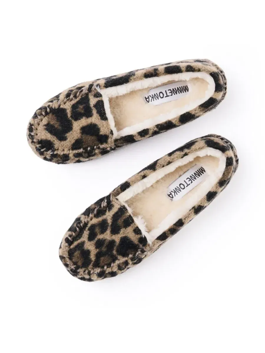 Женские тапочки-слипоны с меховой подкладкой Cosi Venetian Suede Minnetonka — изображение 2 из 5, коричневый