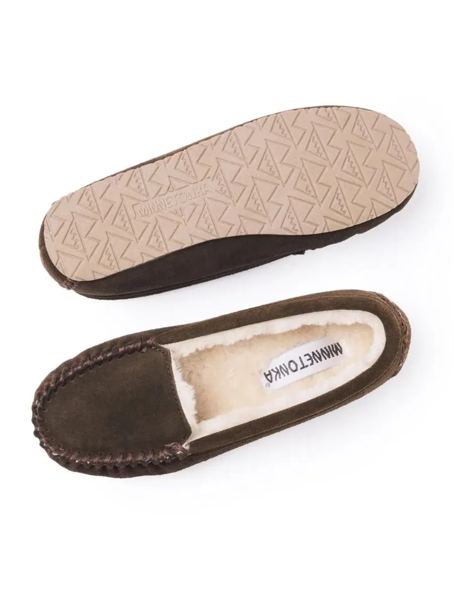 Женские тапочки из замши Venetian с подкладкой из искусственного меха Minnetonka — изображение 2 из 5, коричневый