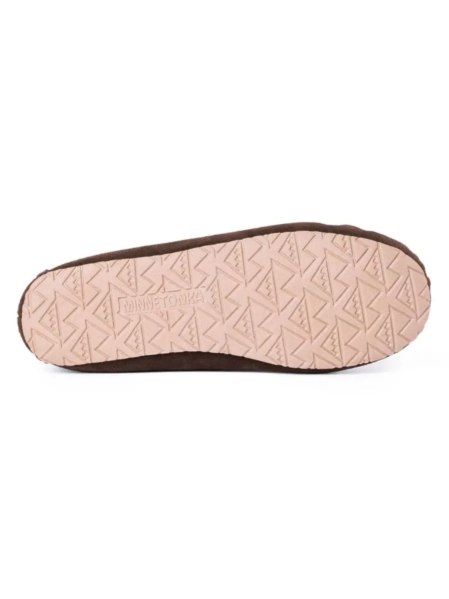 Женские тапочки из замши Venetian с подкладкой из искусственного меха Minnetonka — изображение 4 из 5, коричневый