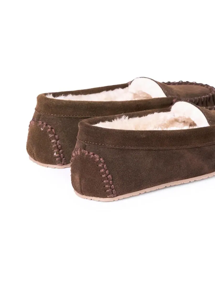 Женские тапочки из замши Venetian с подкладкой из искусственного меха Minnetonka — изображение 5 из 5, коричневый